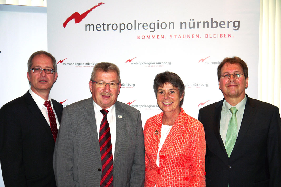 Sie stellten das Programm des Wissenschaftstages vor (v. l.): Universitäts-Präsident Prof. Dr. Stefan Leible, Landrat Gerhard Wägemann, Oberbürgermeis-terin Brigitte Merk-Erbe, Siemens-Sprecher Bernhard Lott.